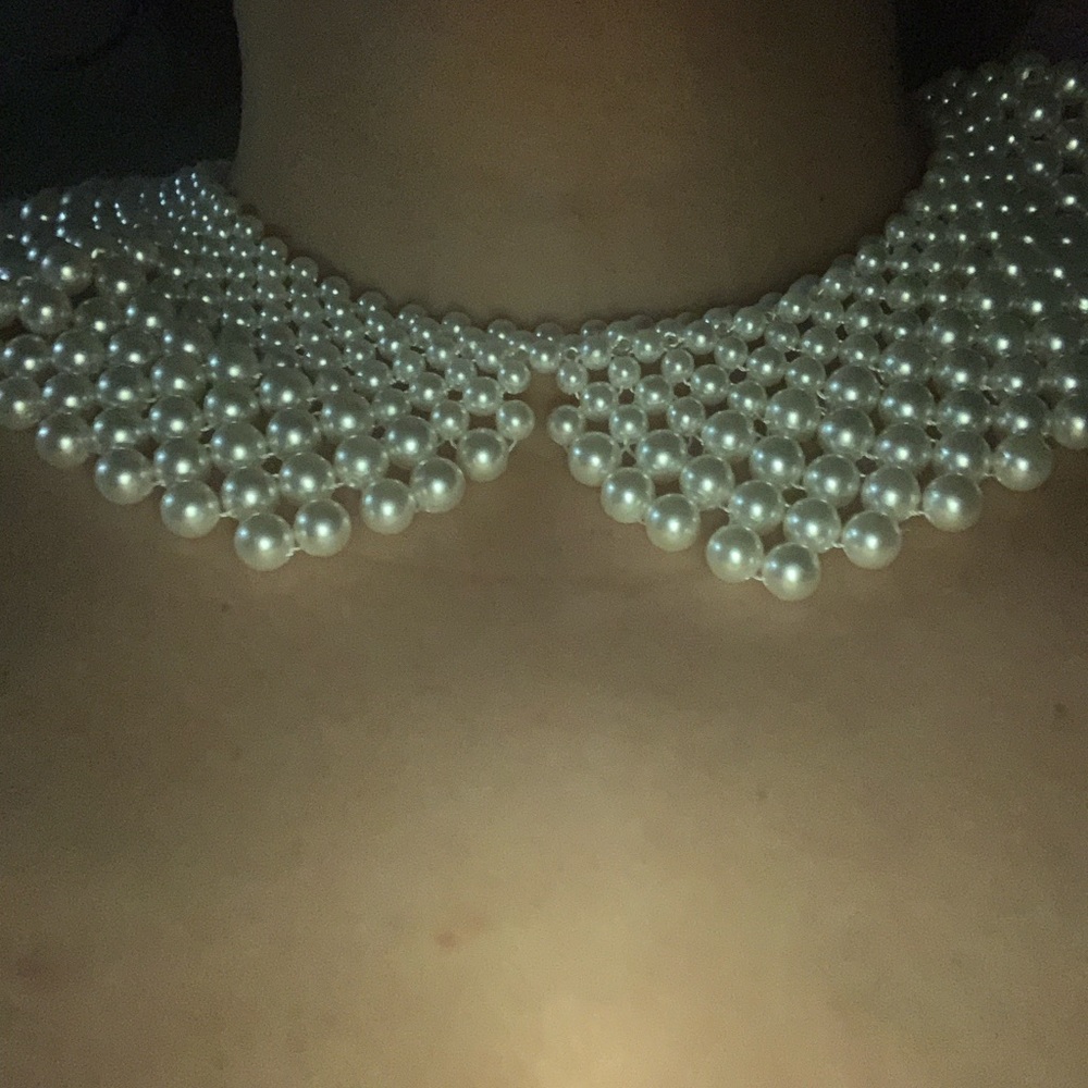 Pearl collar necklace
